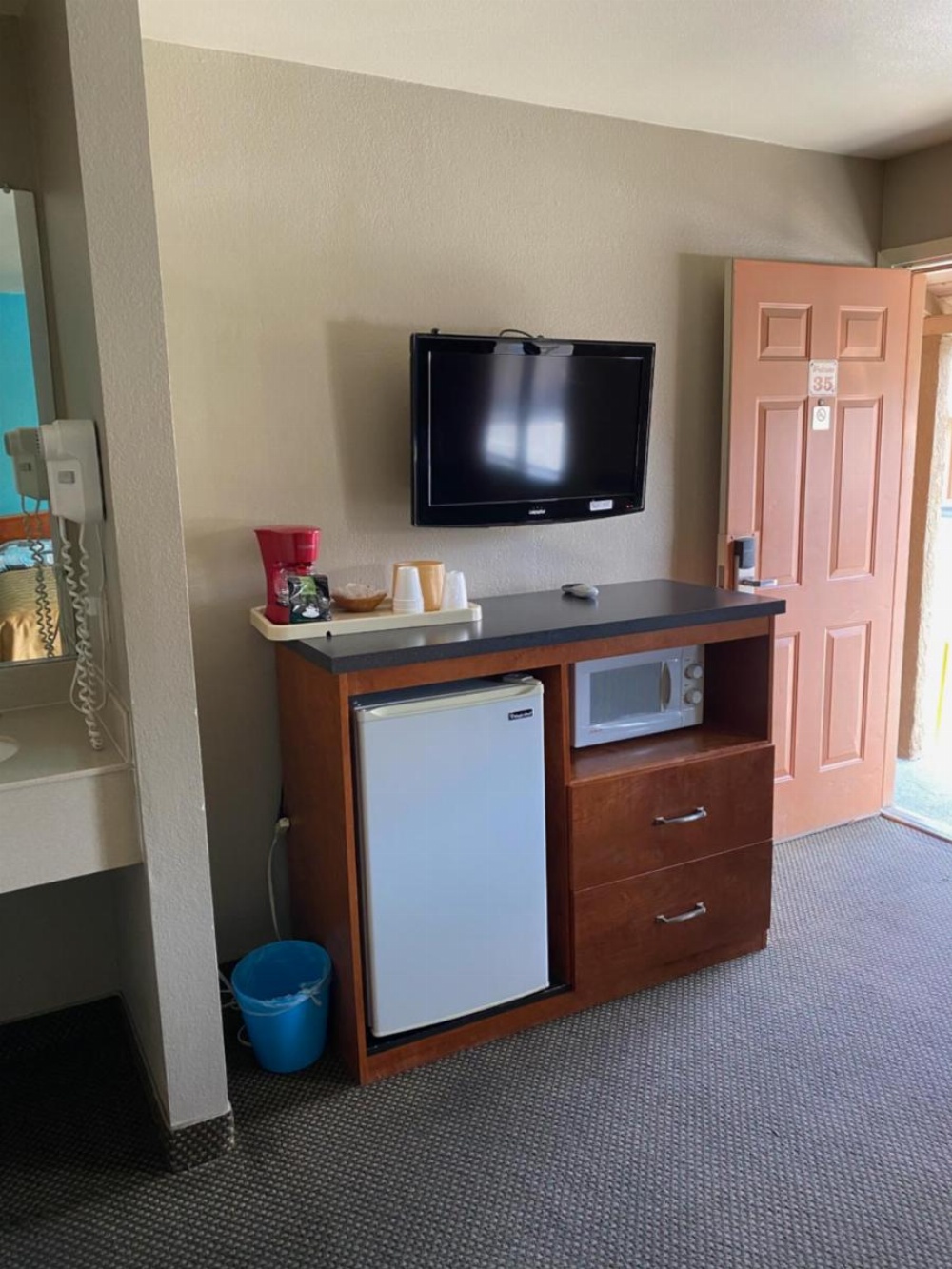 Lone Pine Budget Inn Image 21
