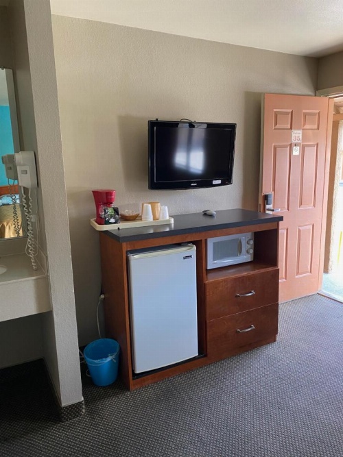 Lone Pine Budget Inn image 21